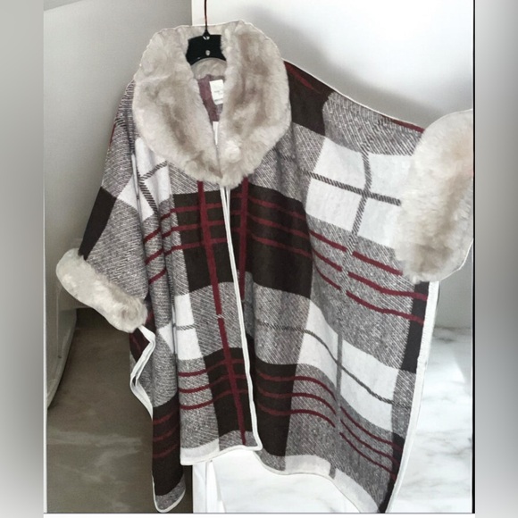 Plaid Faux Fur Trim Poncho / Sweater Cape - Picture 3 of 9